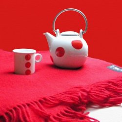 2 stk krus 0,25 ltr, rde prikker. Design TUE &amp; Dot design JCL